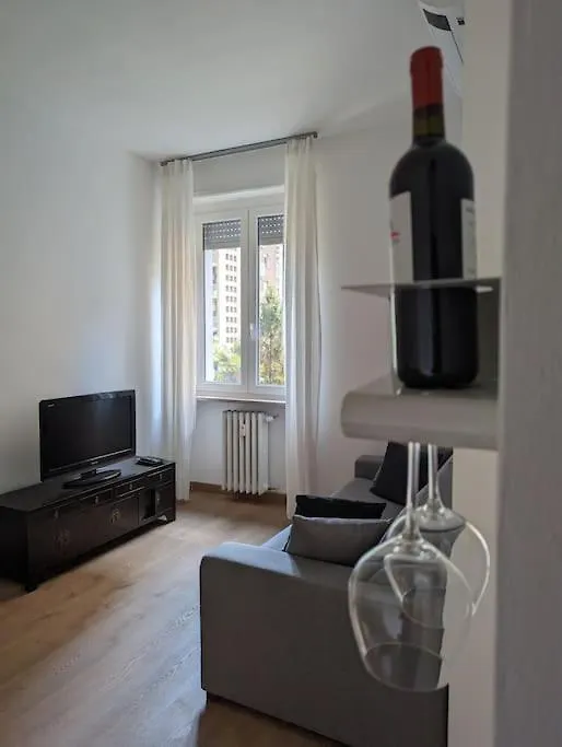 Modern And Comfortable Near The Subway Milano Lägenhet