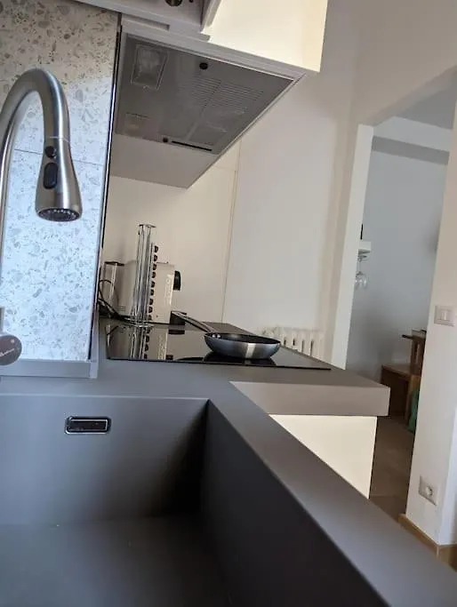 Modern And Comfortable Near The Subway Milano