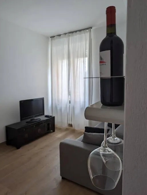 Modern And Comfortable Near The Subway Milano Lägenhet